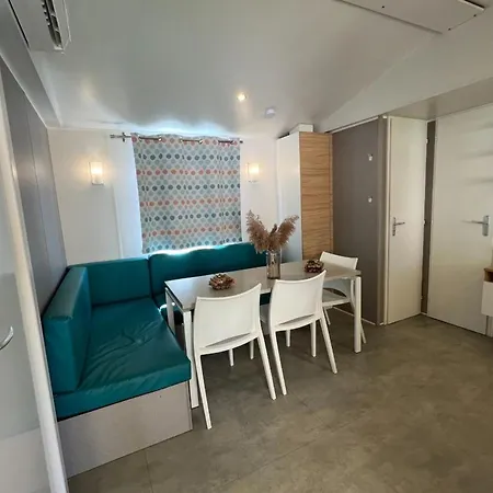 Kemping Mobil Spacieux Avec Terrasse Pour 6 Personnes - Api-1-52-937 *